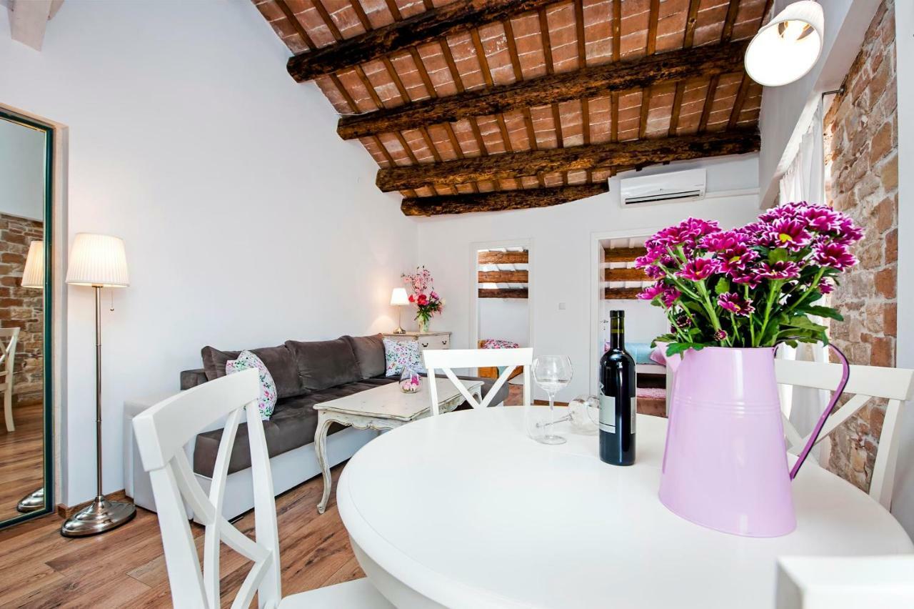 Apartment Casa Alek ロヴィニ エクステリア 写真