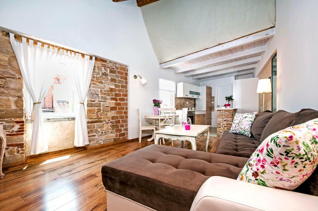 Apartment Casa Alek ロヴィニ エクステリア 写真