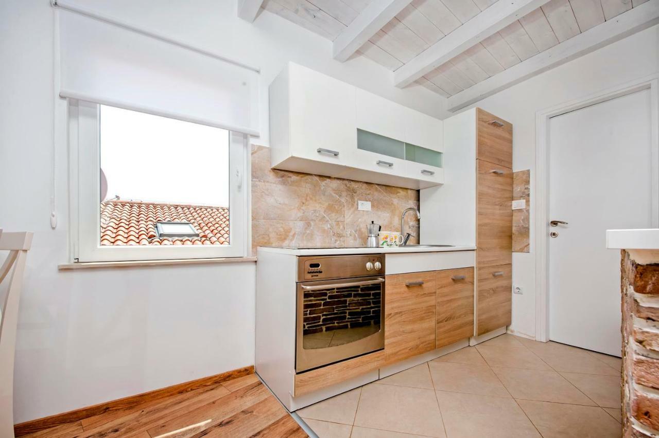 Apartment Casa Alek ロヴィニ エクステリア 写真