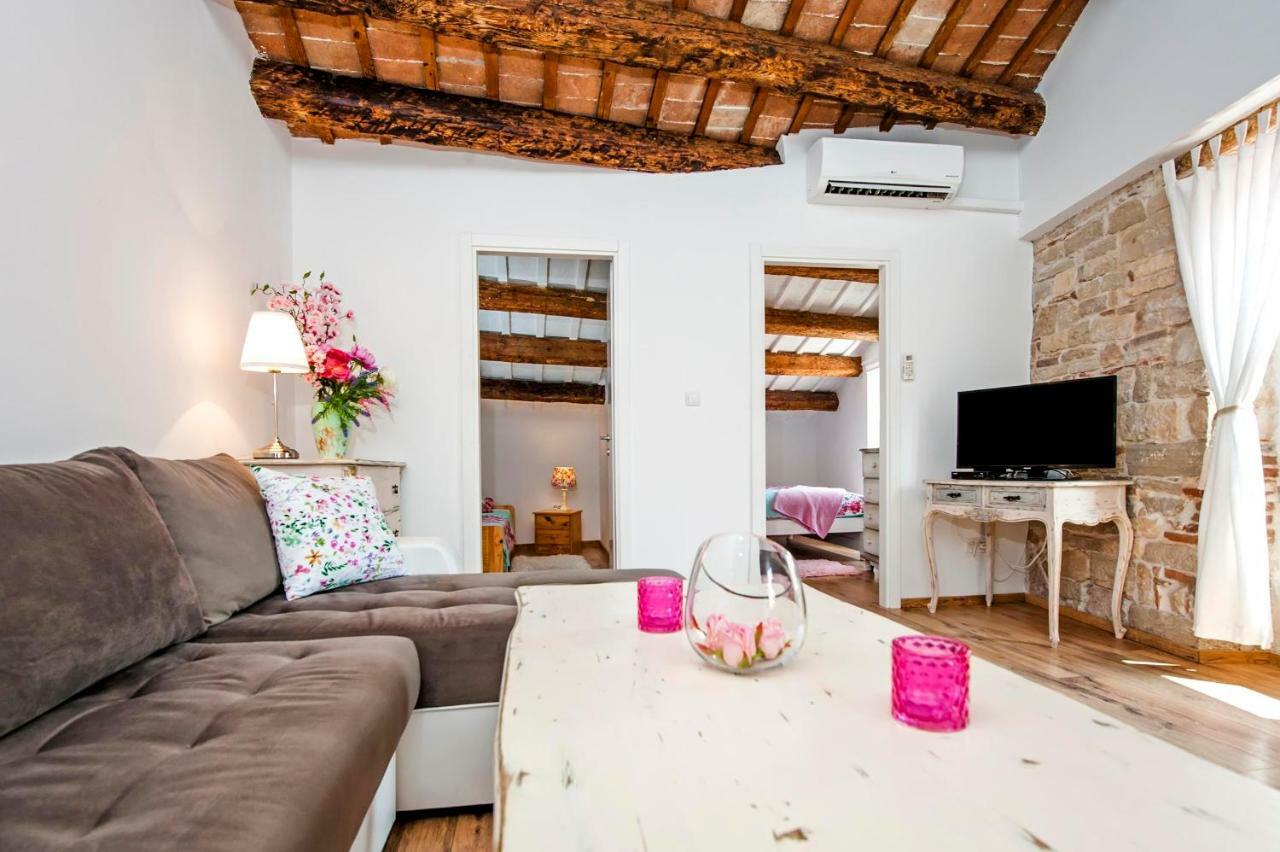 Apartment Casa Alek ロヴィニ エクステリア 写真