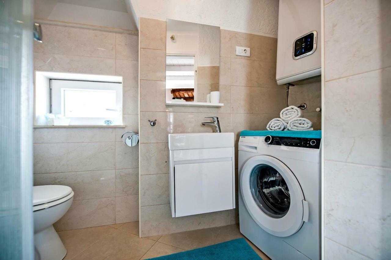 Apartment Casa Alek ロヴィニ エクステリア 写真