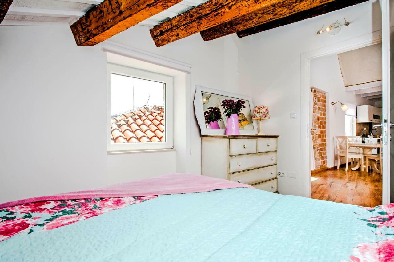 Apartment Casa Alek ロヴィニ エクステリア 写真
